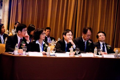 左から、Prof. Dr. Soottiporn事務局長、Mrs. Pimpun、長谷川一等書記官、仁平教授、加藤部長