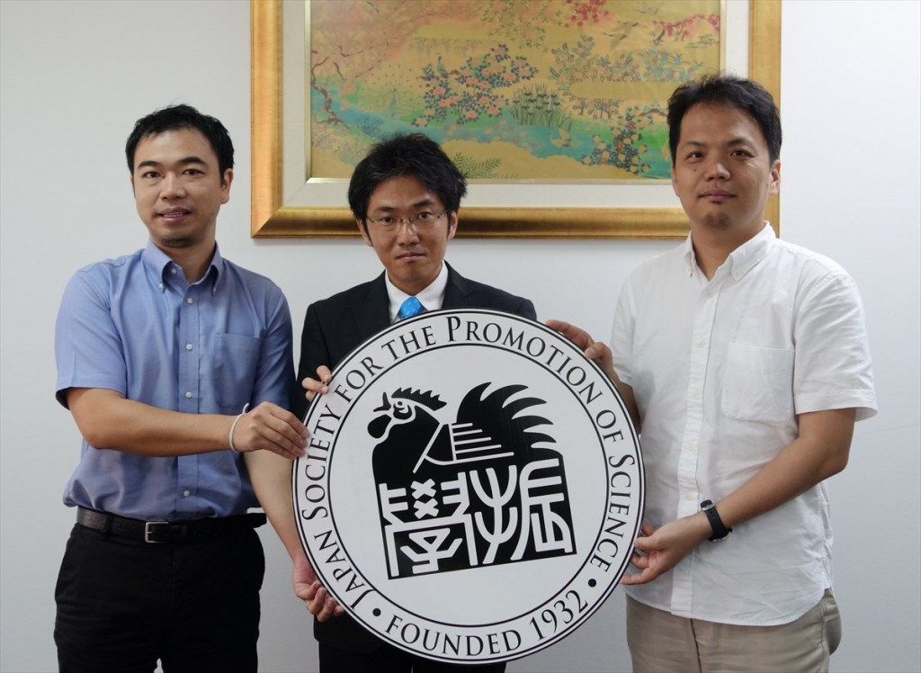 左から山田副センター長、加藤准教授、吉井准教授