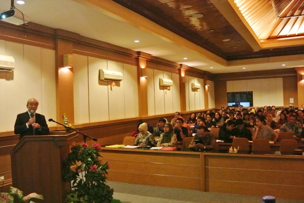 Prof. Yamashita delivered presentation