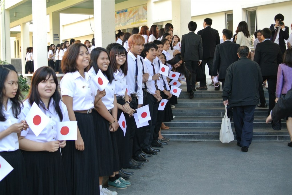 Students welcomed Japanese delegates members