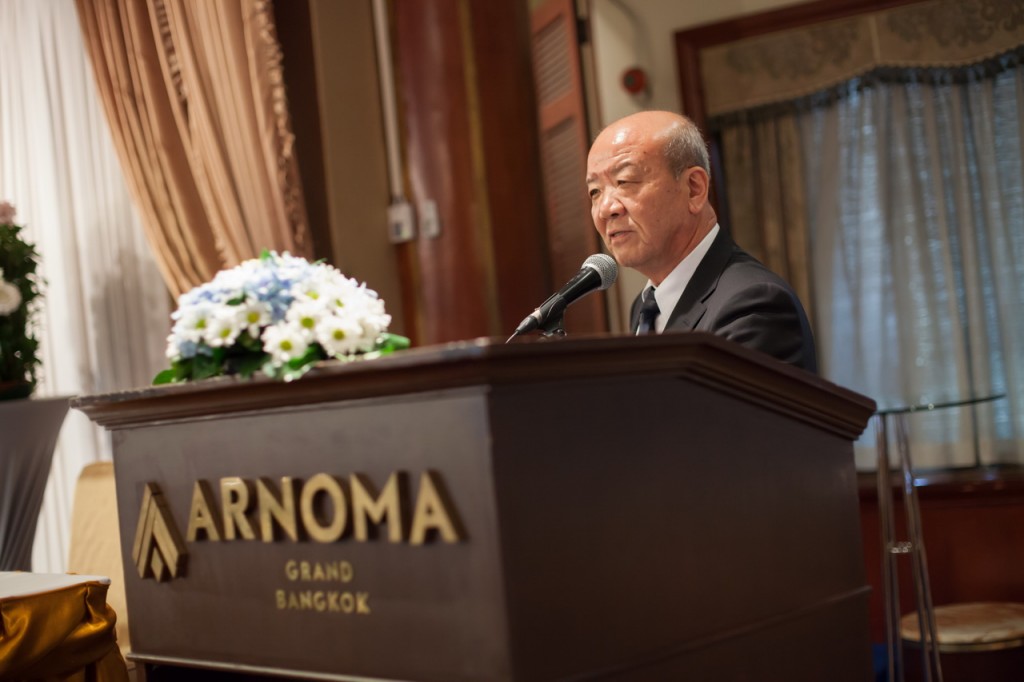 Prof. Yamashita, Director of JSPS Bangkok Office, gives an address
