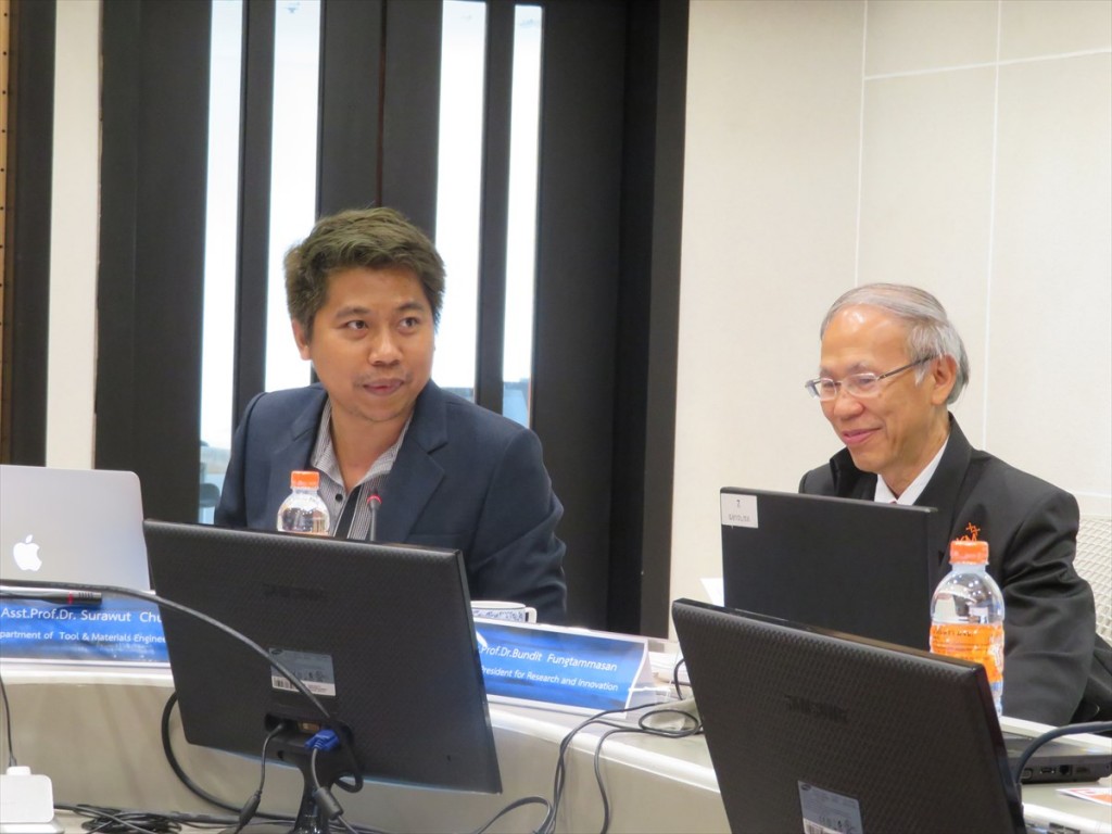 Asst. Prof. Dr. Surawut Chuangchote (left)