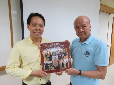 Anniversary photo frame (RONPAKU medal award) was given to  Dr. Noppol